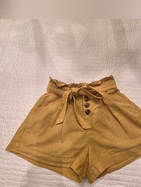 American Eagle High-Waist Paperbag Shorts in Mustard Yellow Size XS